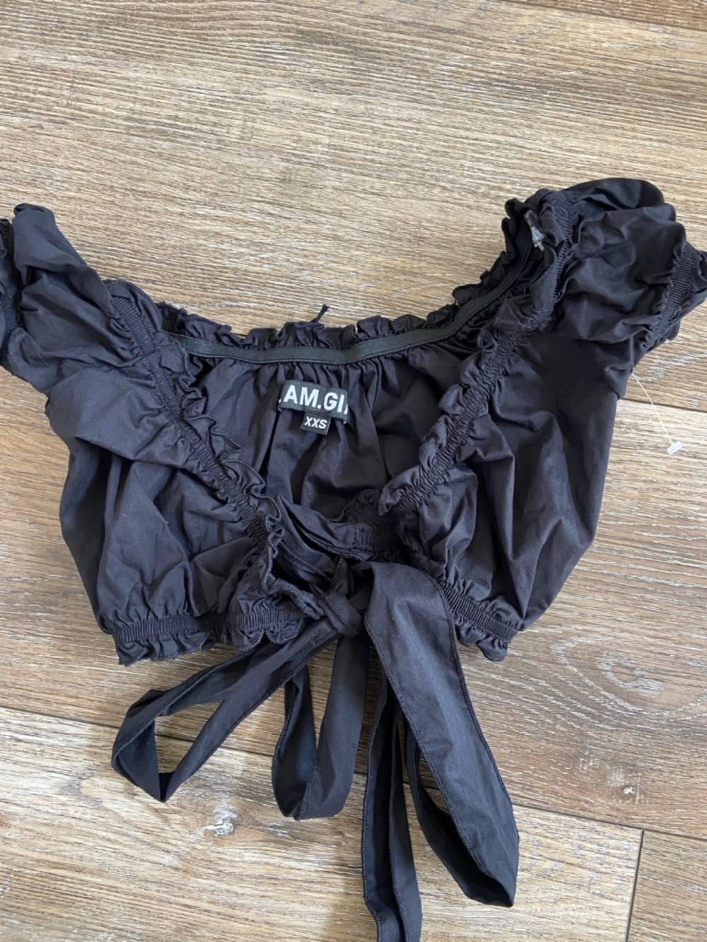 Iamgia black tie around crop top